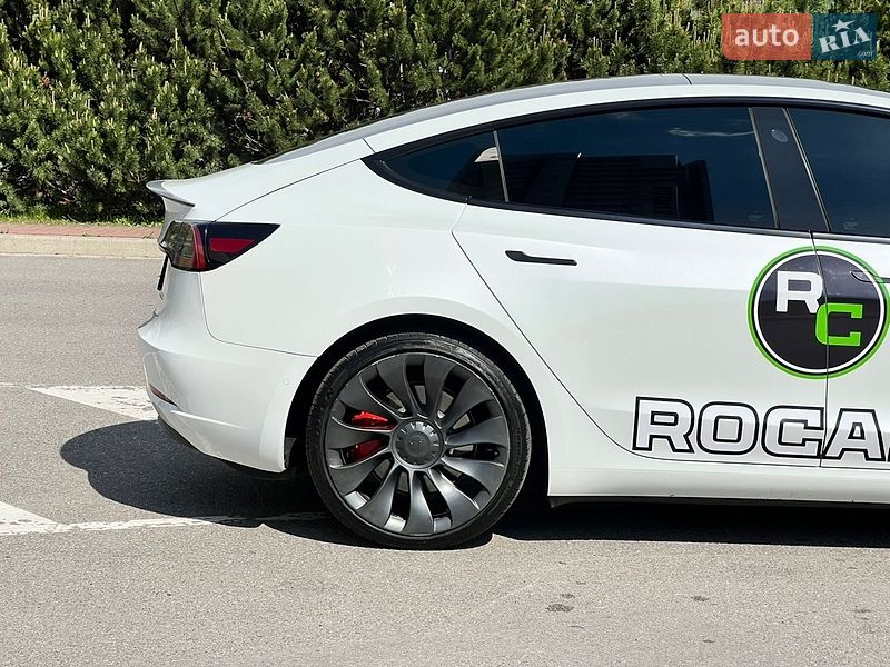 Седан Tesla Model 3 2022 в Киеве
