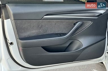 Седан Tesla Model 3 2022 в Киеве