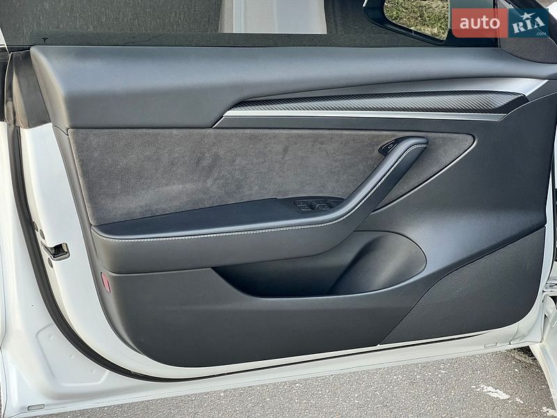 Седан Tesla Model 3 2022 в Киеве