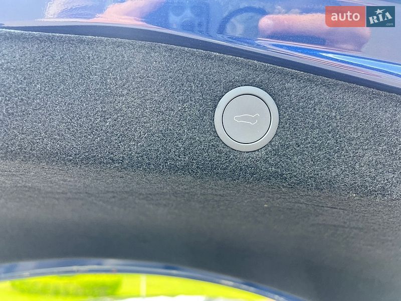 Седан Tesla Model 3 2024 в Киеве