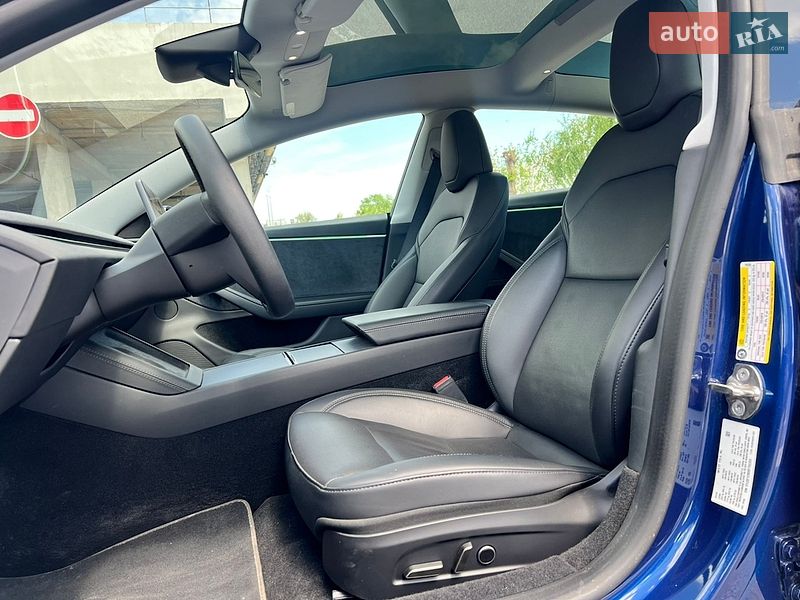 Седан Tesla Model 3 2024 в Киеве