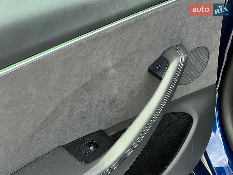 Седан Tesla Model 3 2024 в Киеве