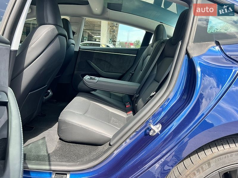Седан Tesla Model 3 2024 в Киеве