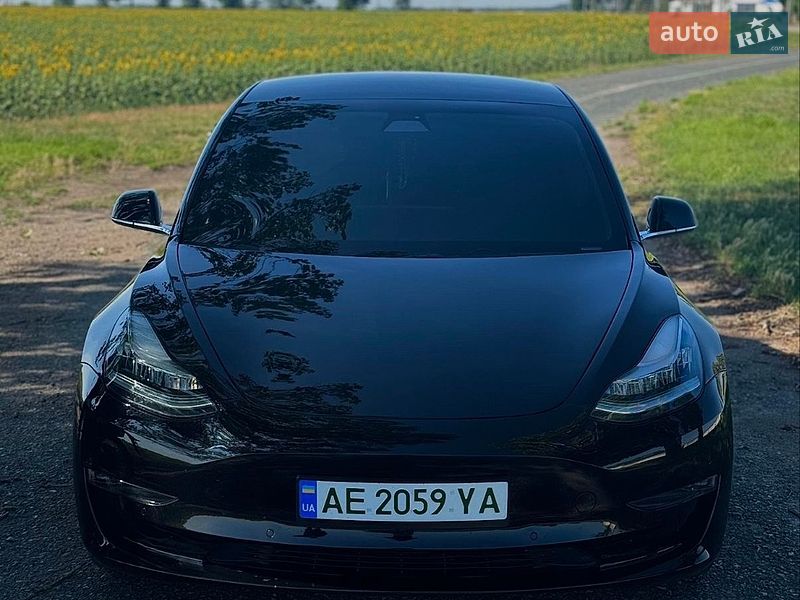 Седан Tesla Model 3 2019 в Киеве