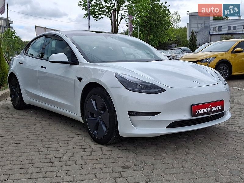Седан Tesla Model 3 2021 в Львове