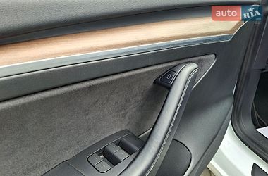 Седан Tesla Model 3 2021 в Львове