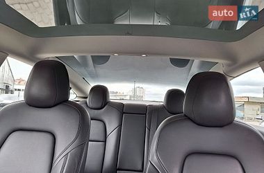 Седан Tesla Model 3 2021 в Львове