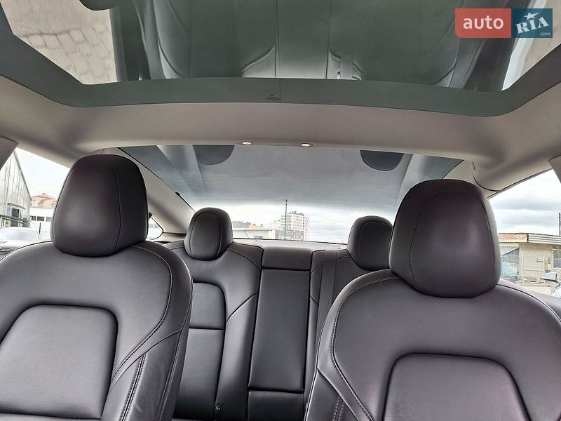 Седан Tesla Model 3 2021 в Львове