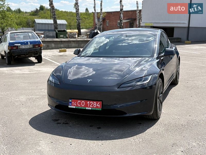 Седан Tesla Model 3 2025 в Рівному