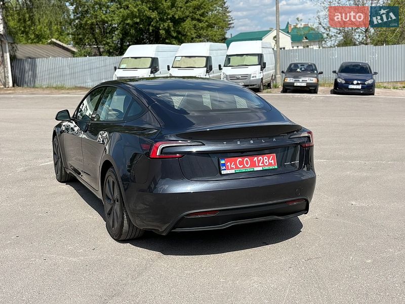 Седан Tesla Model 3 2025 в Рівному