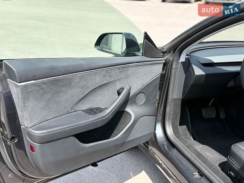 Седан Tesla Model 3 2025 в Рівному