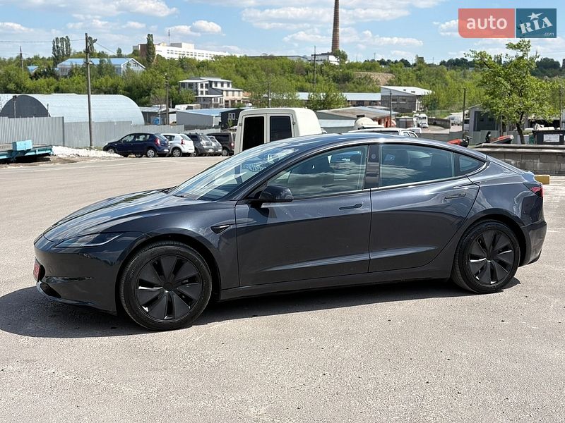 Седан Tesla Model 3 2025 в Рівному
