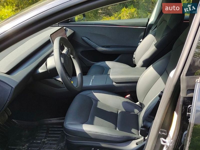 Седан Tesla Model 3 2025 в Полтаві