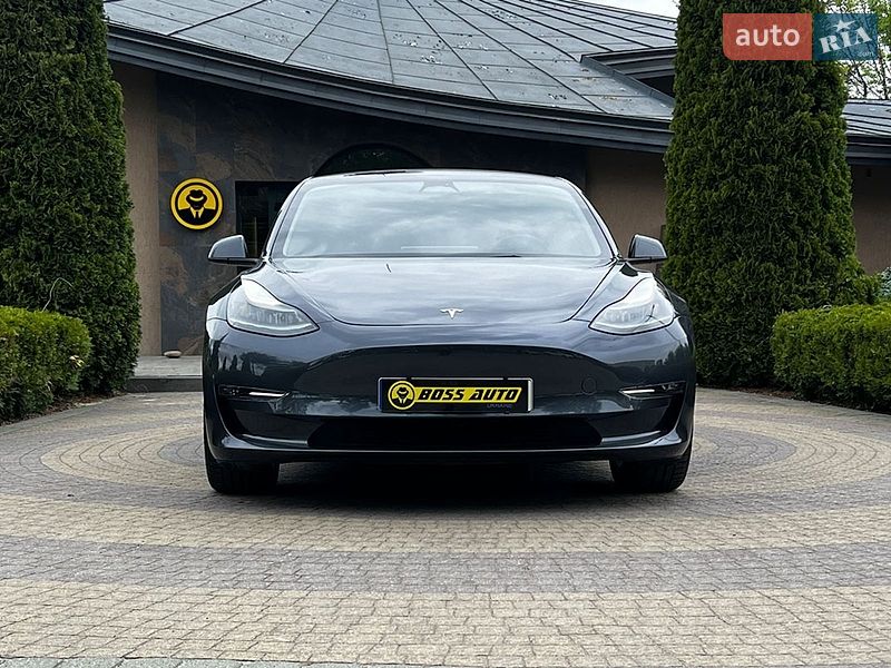 Седан Tesla Model 3 2023 в Львове
