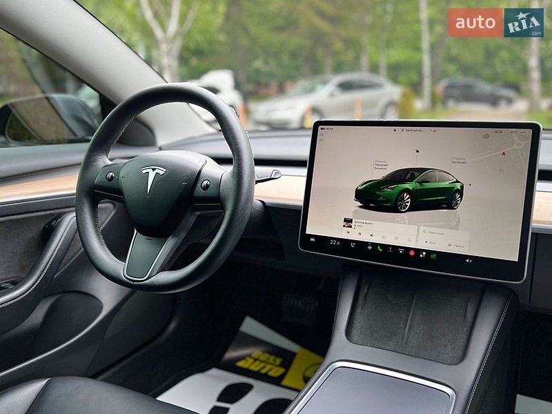 Седан Tesla Model 3 2023 в Львове