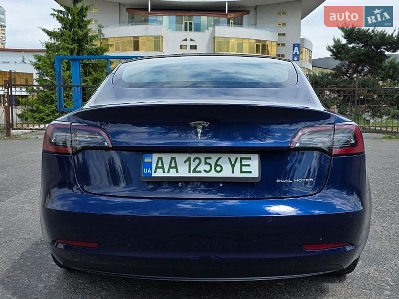 Седан Tesla Model 3 2018 в Киеве