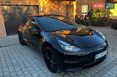 Седан Tesla Model 3 2022 в Львове