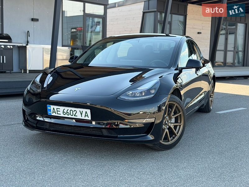 Седан Tesla Model 3 2022 в Киеве