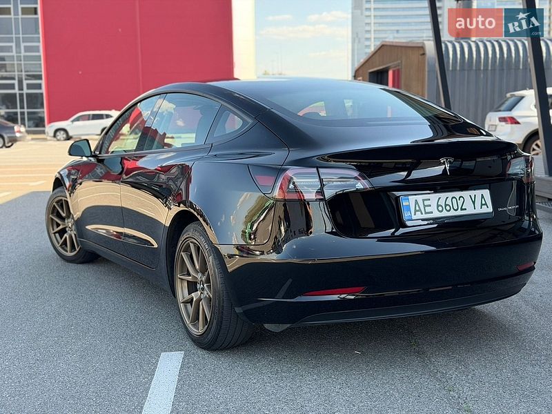 Седан Tesla Model 3 2022 в Киеве