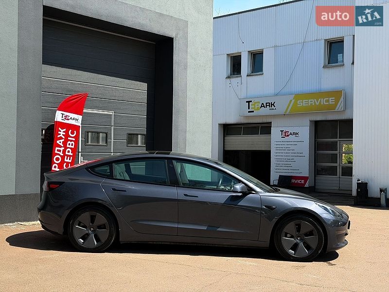 Седан Tesla Model 3 2023 в Киеве