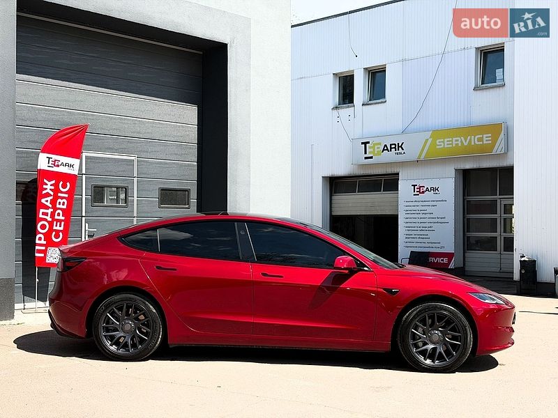 Седан Tesla Model 3 2024 в Києві