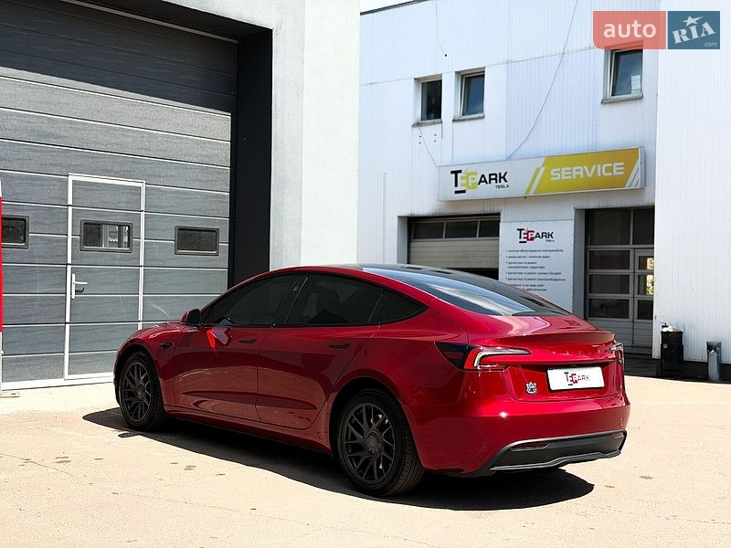 Седан Tesla Model 3 2024 в Києві