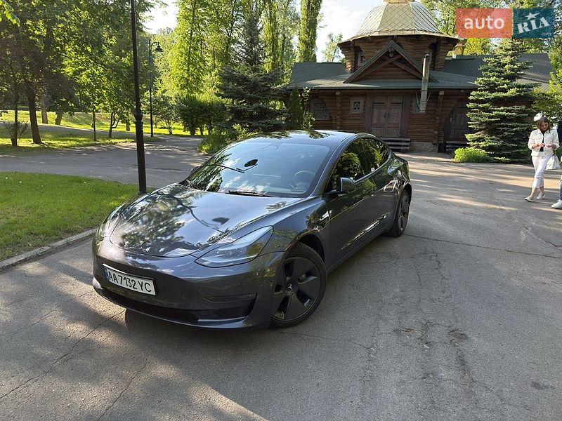 Седан Tesla Model 3 2022 в Киеве