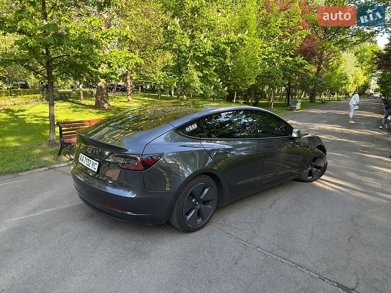 Седан Tesla Model 3 2022 в Киеве