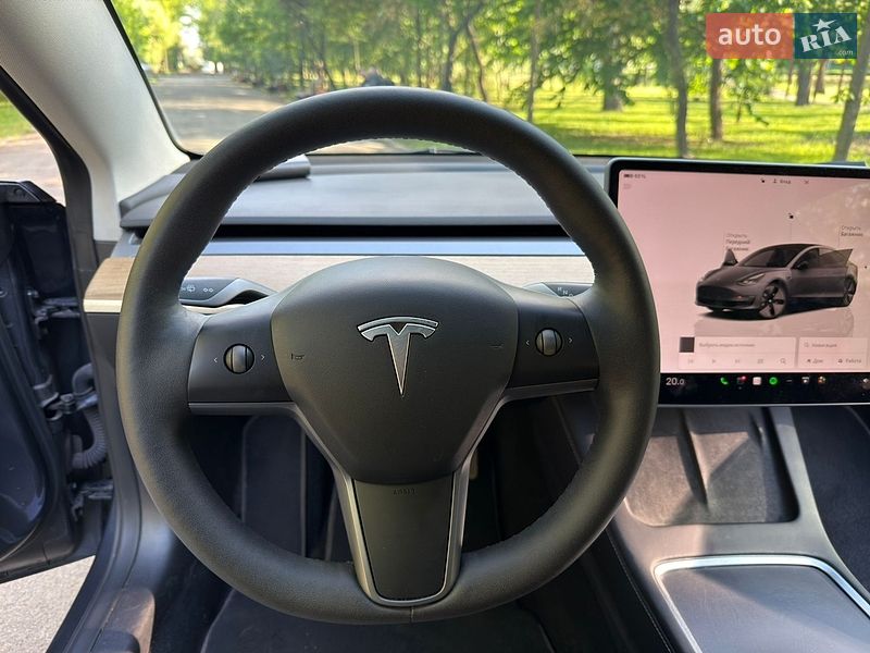 Седан Tesla Model 3 2022 в Киеве