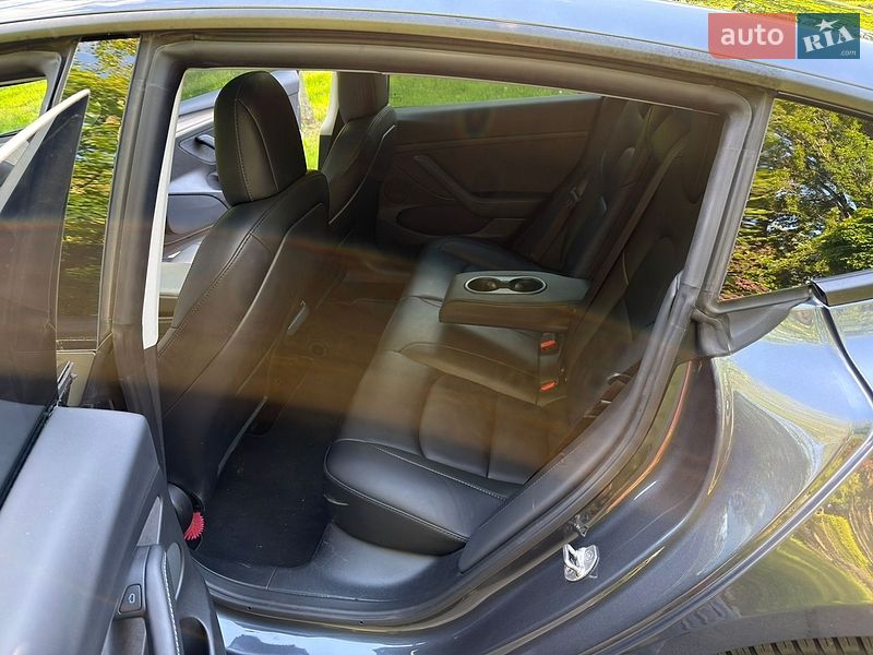 Седан Tesla Model 3 2022 в Киеве