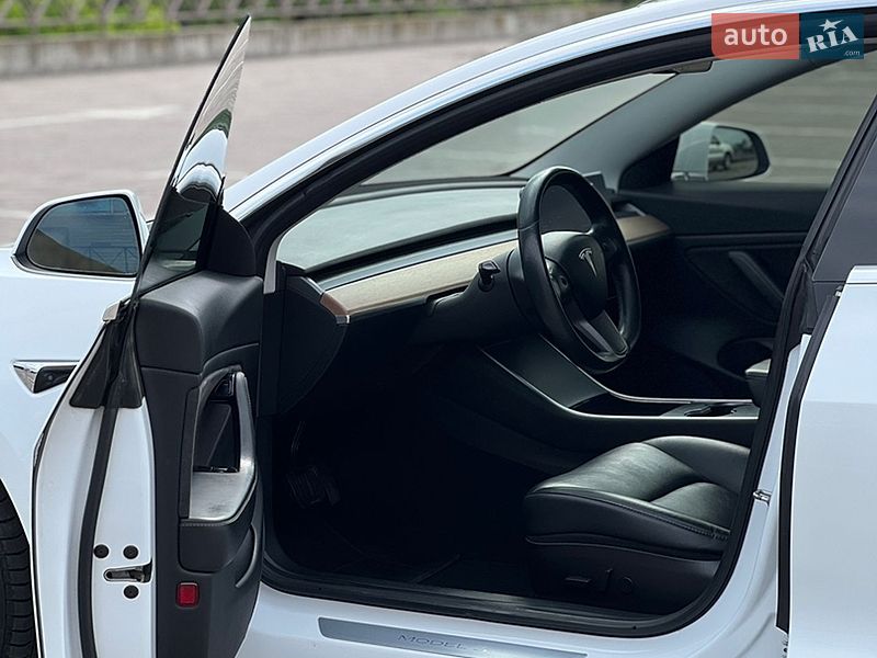 Седан Tesla Model 3 2018 в Харькове