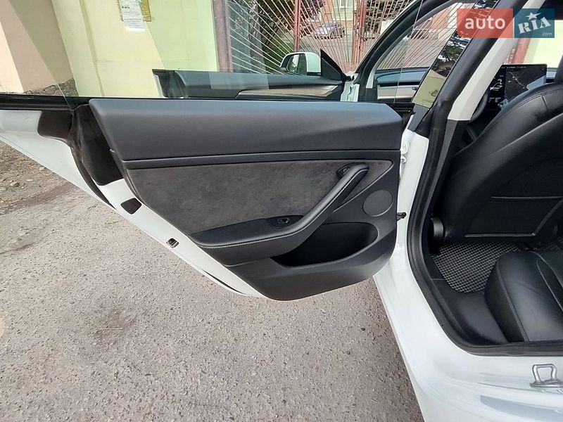 Седан Tesla Model 3 2021 в Полтаве