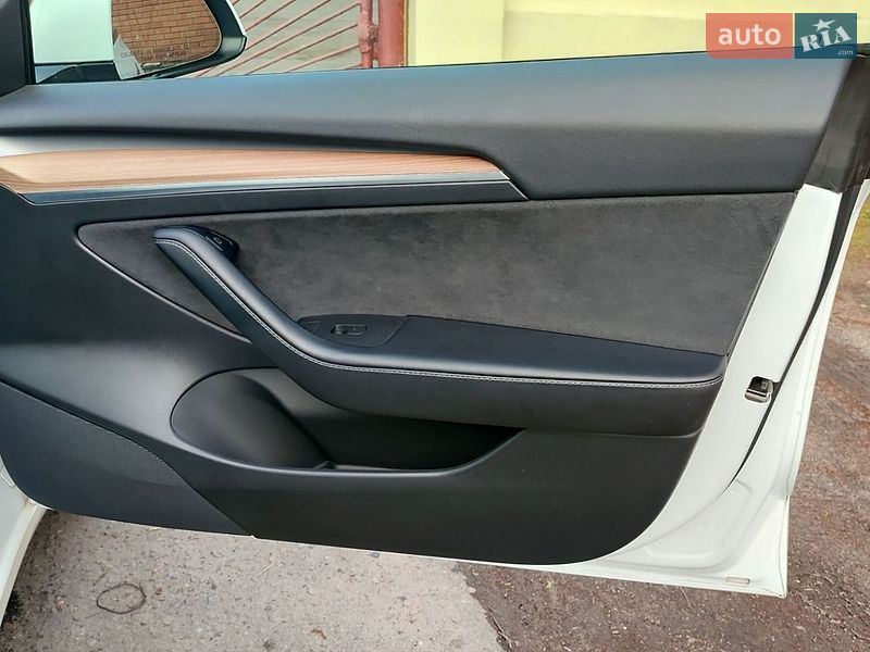 Седан Tesla Model 3 2021 в Полтаве