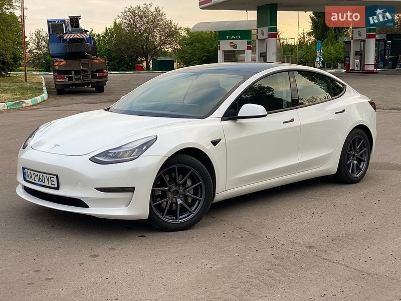 Седан Tesla Model 3 2020 в Краснограде