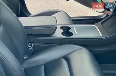 Седан Tesla Model 3 2020 в Краснограде
