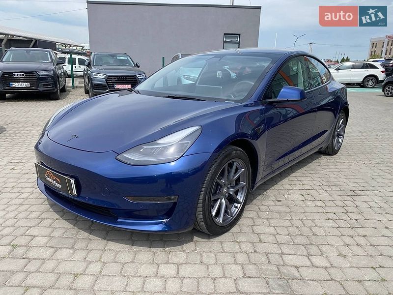 Седан Tesla Model 3 2022 в Львові