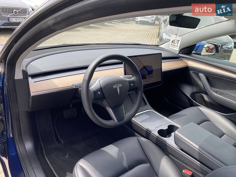 Седан Tesla Model 3 2022 в Львові