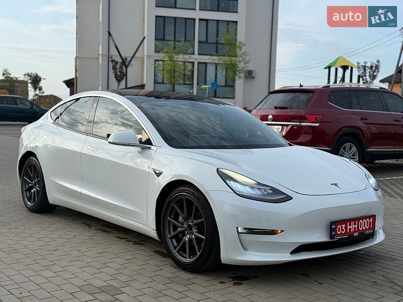 Седан Tesla Model 3 2018 в Луцьку