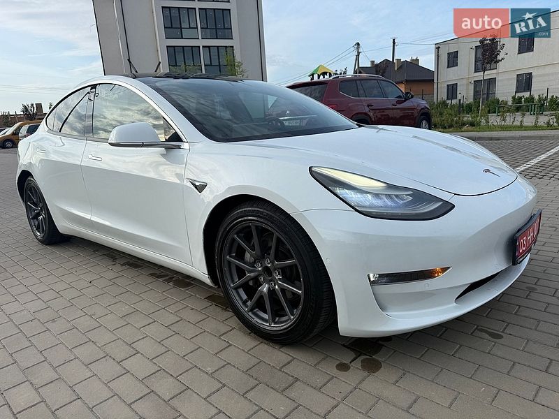Седан Tesla Model 3 2018 в Луцьку