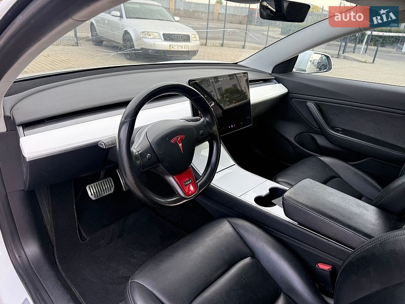 Седан Tesla Model 3 2018 в Луцьку