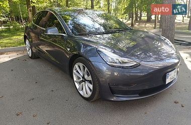 Седан Tesla Model 3 2018 в Броварах