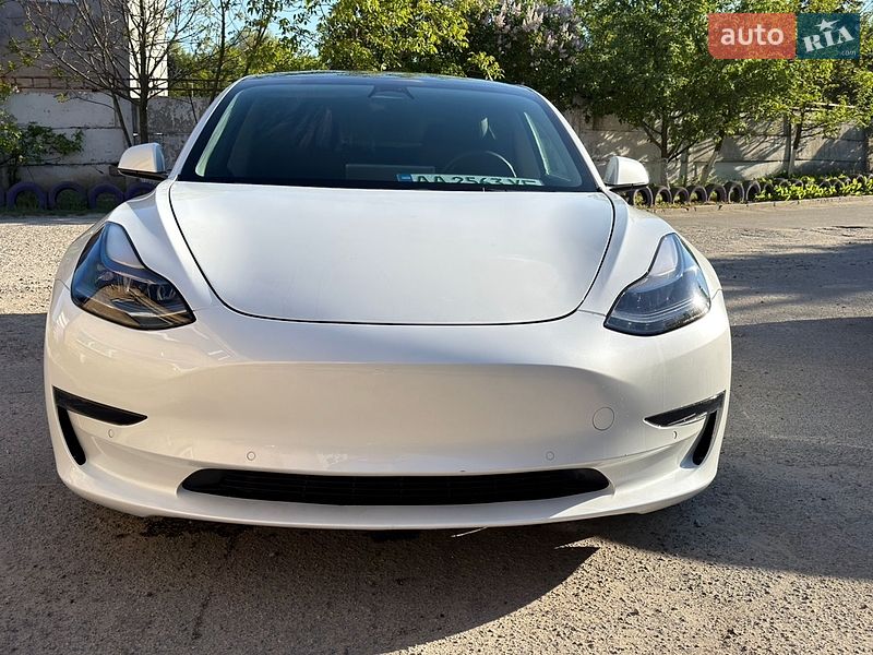 Седан Tesla Model 3 2022 в Киеве