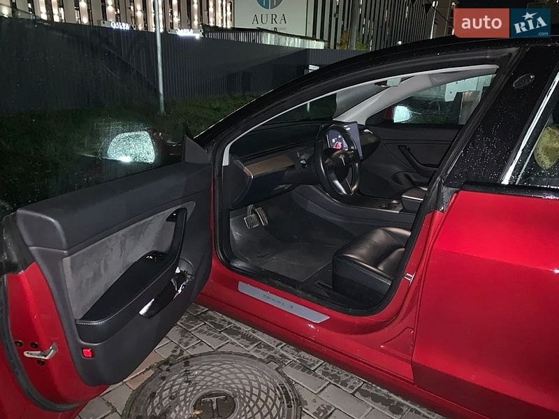 Седан Tesla Model 3 2018 в Києві