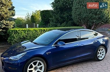 Седан Tesla Model 3 2019 в Луцке