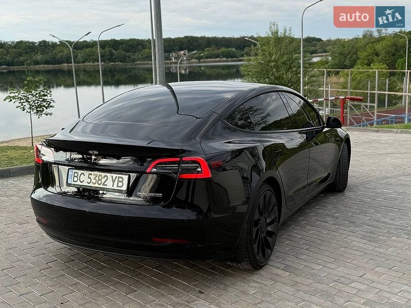 Седан Tesla Model 3 2021 в Запоріжжі