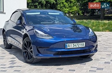 Седан Tesla Model 3 2019 в Корце