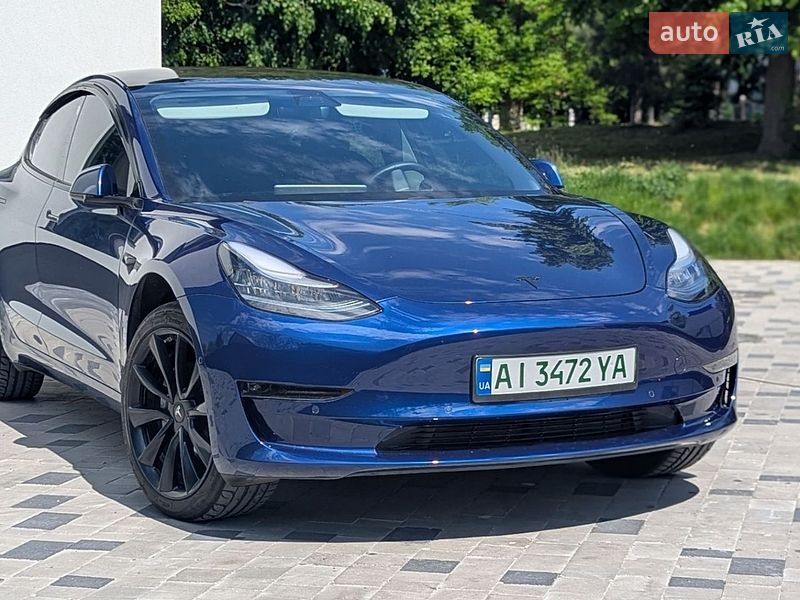 Седан Tesla Model 3 2019 в Корце