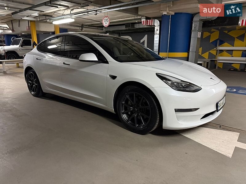 Седан Tesla Model 3 2018 в Киеве
