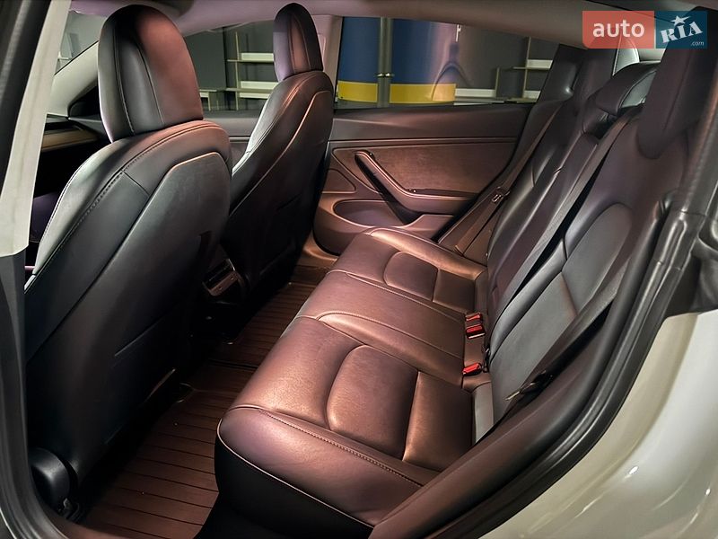 Седан Tesla Model 3 2018 в Киеве