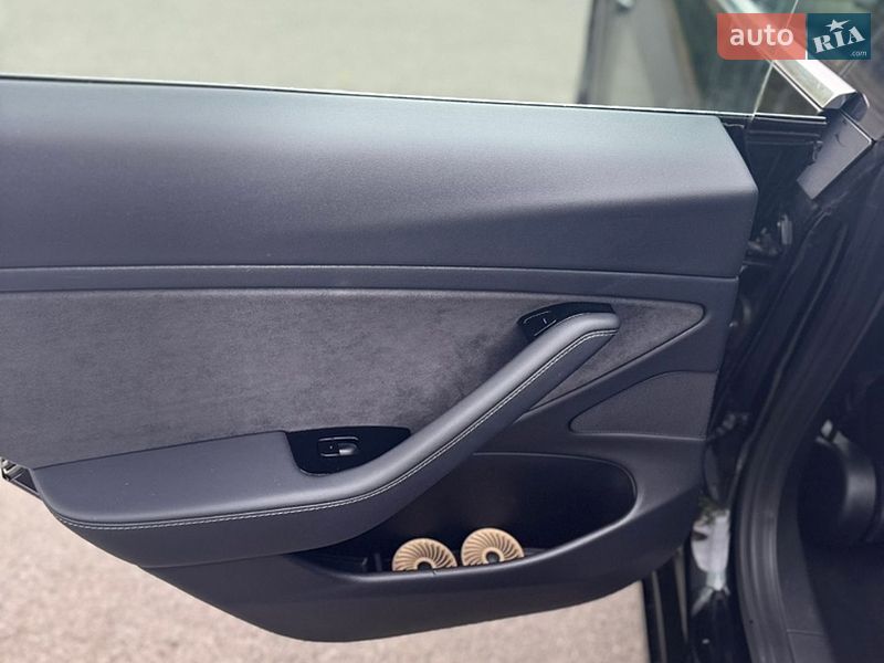 Седан Tesla Model 3 2019 в Києві